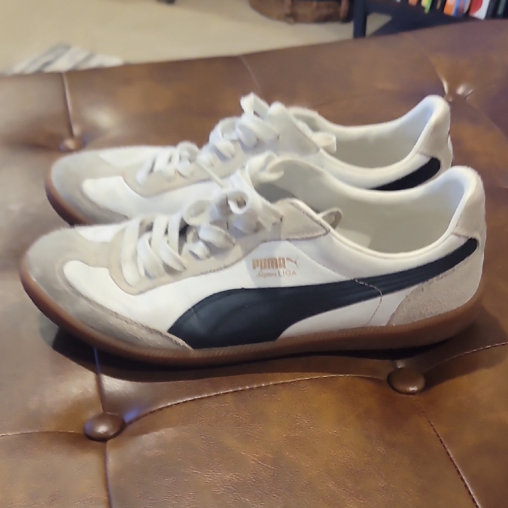 Puma Men's Classic Sneakers in White, Black & Gum